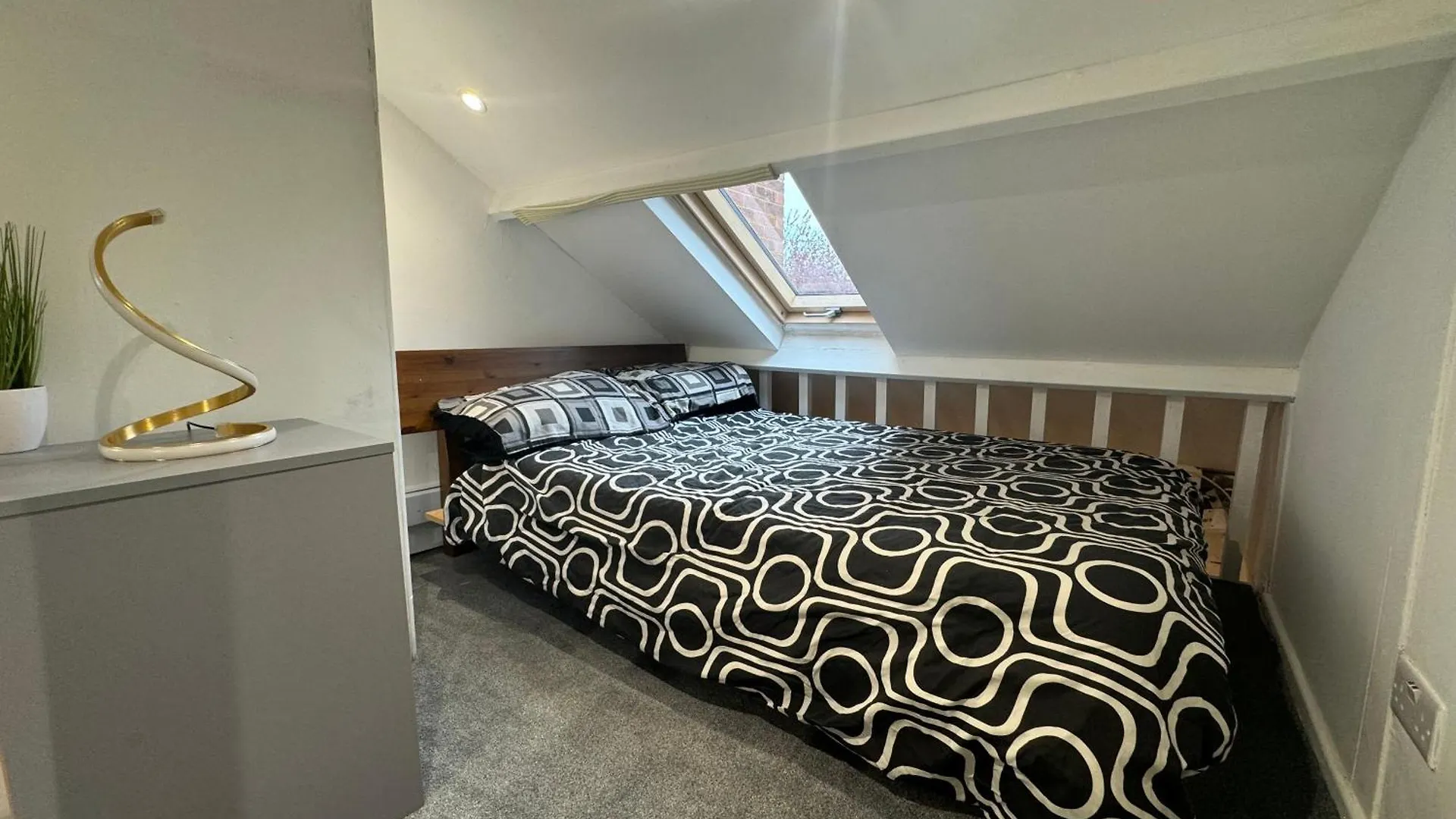 Duplex Studio 3 Minute Drive From Luton Airport Luton (Bedfordshire)